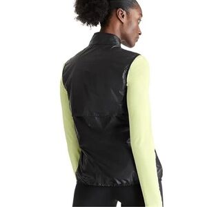On Running Black Vest packable